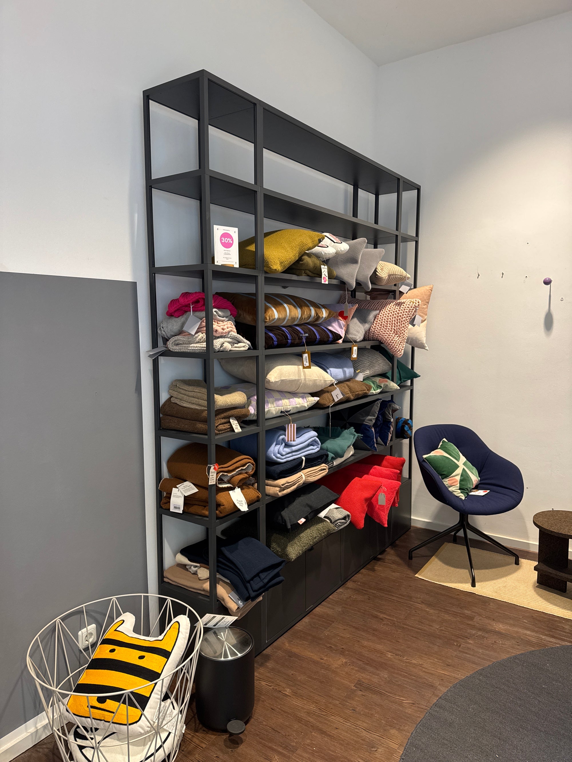 HAY New Order Ausstellung Regal