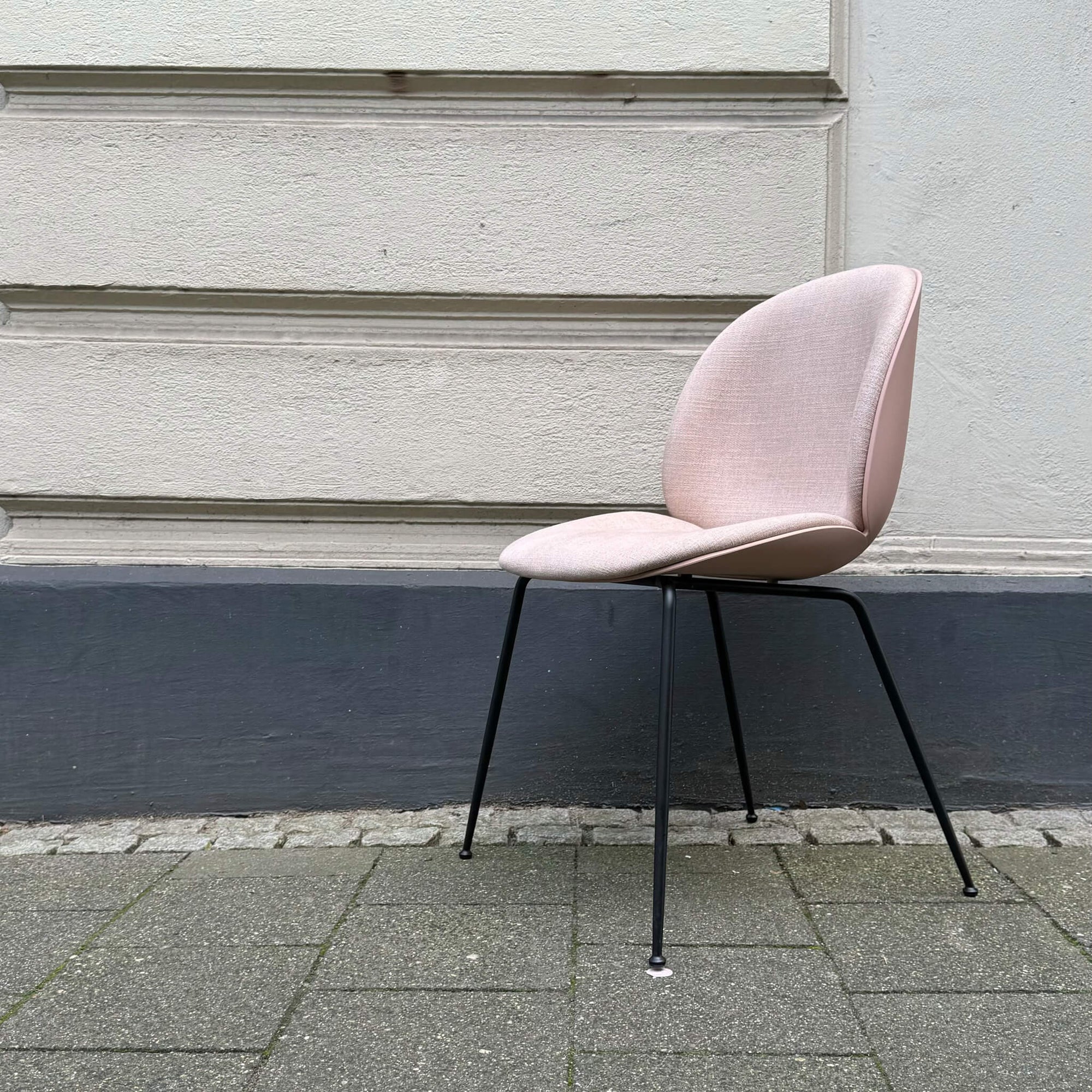 GUBI Beetle Dining Chair - Ausstellungsstück