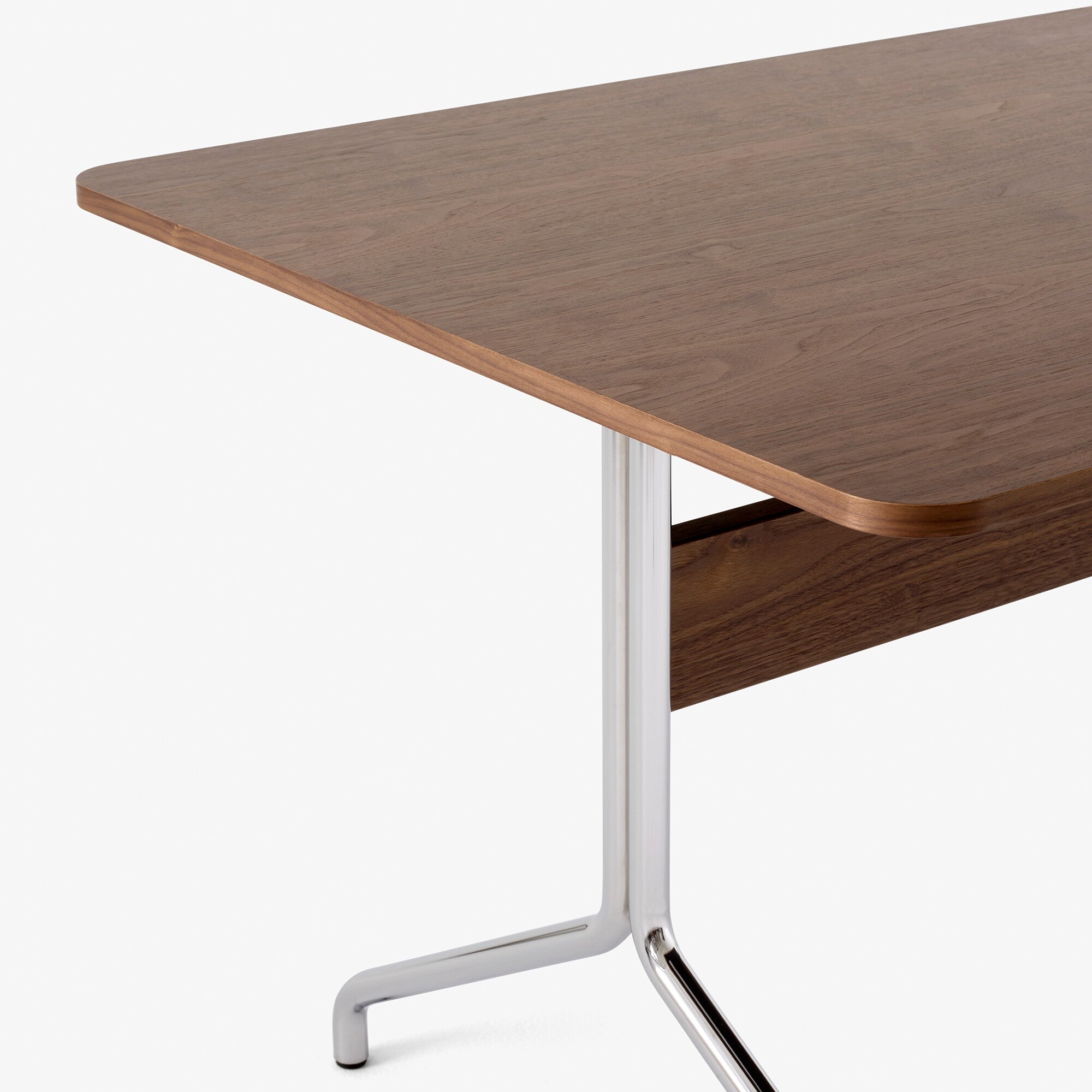 &amp;Tradition Pavilion AV18 Schreibtisch 160 x 90 cm Walnuss