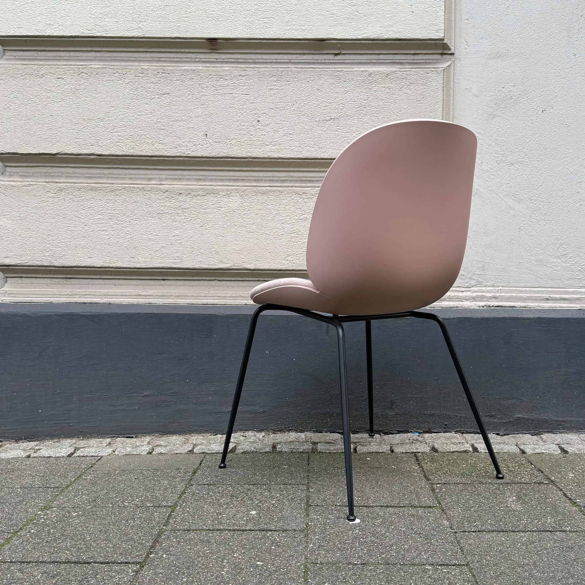 GUBI Beetle Dining Chair - Ausstellungsstück